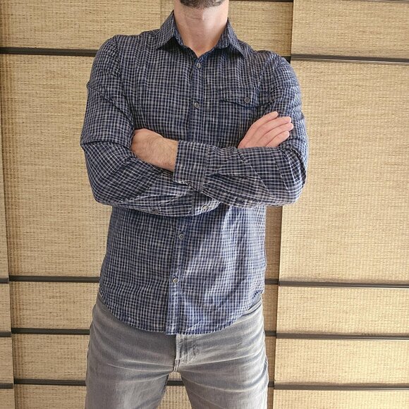 Classic Calvin Klein Style Shirt - Picture 2 of 9